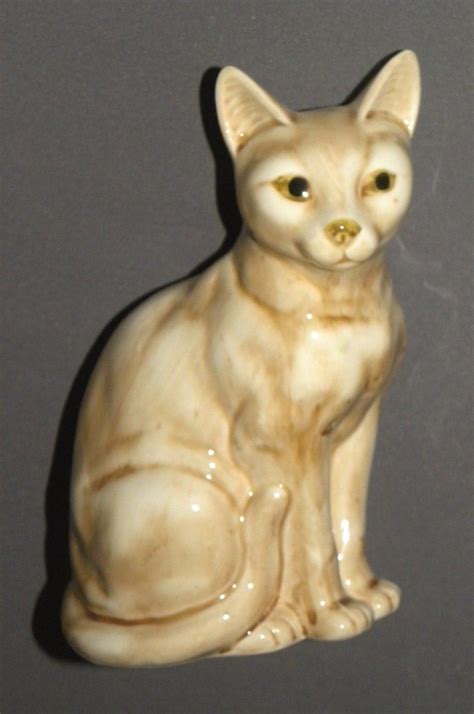 Vintage Art Deco Sitting Tan Cat Figurine Figure 1970s Statue 7 Porcelain • 2999 Vintage