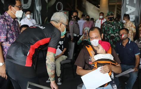 Pedagang Mi Dan Bakso Bisa Jualan Dengan Syarat Sudah Vaksin Ganjar