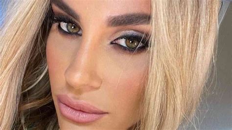 Francesca Brambilla il bikini si fa sempre più piccolo curve da panico