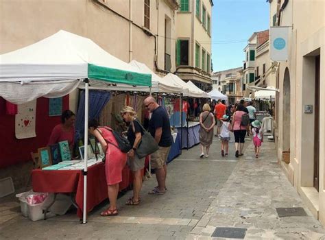 Weekly market of Santanyí