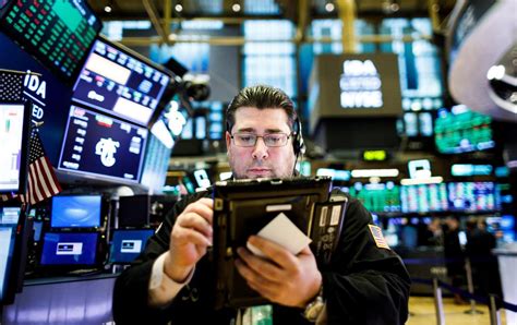 Wall Street cierra mixto con el índice Nasdaq alcanzado un nuevo récord