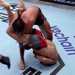 UFC Vegas 62 Fantastische Transitie Van Een Rear Naked Choke Naar Een