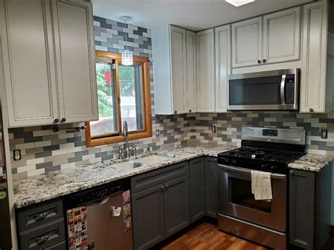 Kitchen Tile Backsplash Remodel - TOUCHDOWN TILE