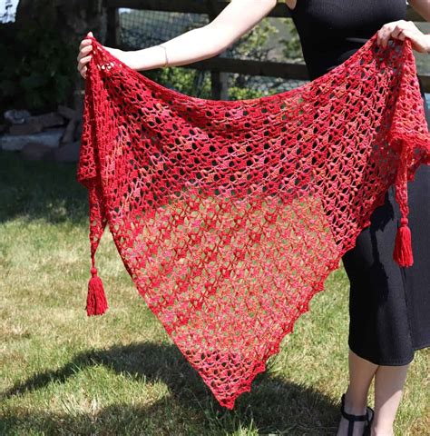 Rua - Free Crochet Pattern for a Lace Triangle Shawl - Annie Design Crochet