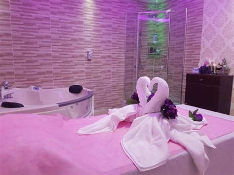 Wavy Personal Care Beauty Salons In Hor Al Anz East Dubai Hidubai