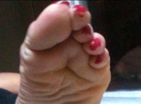 Used Red Toenails And Soles Feet After Day At Beach 36 Pics Xhamster