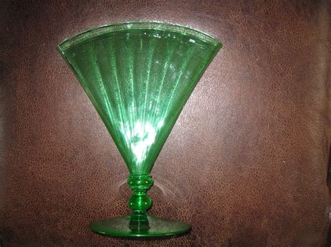 Art Glass Fan Vase Vintage Pomona Green Optic Ribbed Vase X X