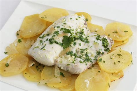 Merluza Al Horno Con Patatas Panaderas C Digo Cocina