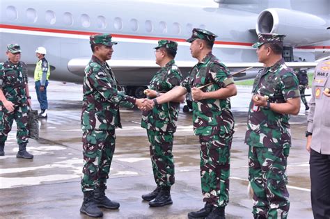 Dankodiklatal Sambut Kedatangan Panglima Tni Di Jawa Timur Lintas