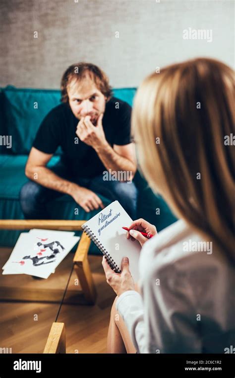 Souffrance Psychologique Banque De Photographies Et Dimages à Haute