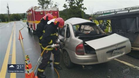 Batida De Frente Entre Carros Mata Passageira E Deixa Feridos Em