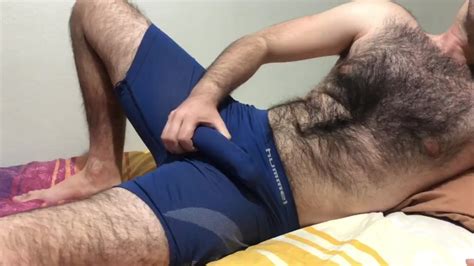 Hombre De Pecho Peludo Bulto De Polla Y Masaje De Bolas Bragas Boxer Redtube