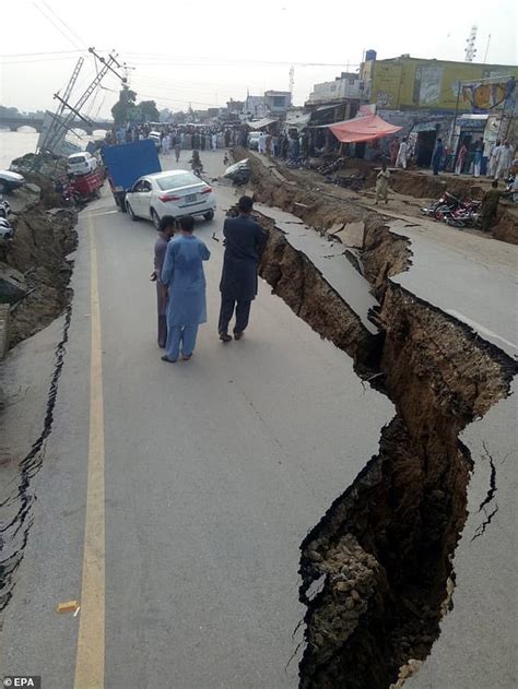 Earthquake Hits Pakistan 5 8 Magnitude Tremor Kills 22 And Injures