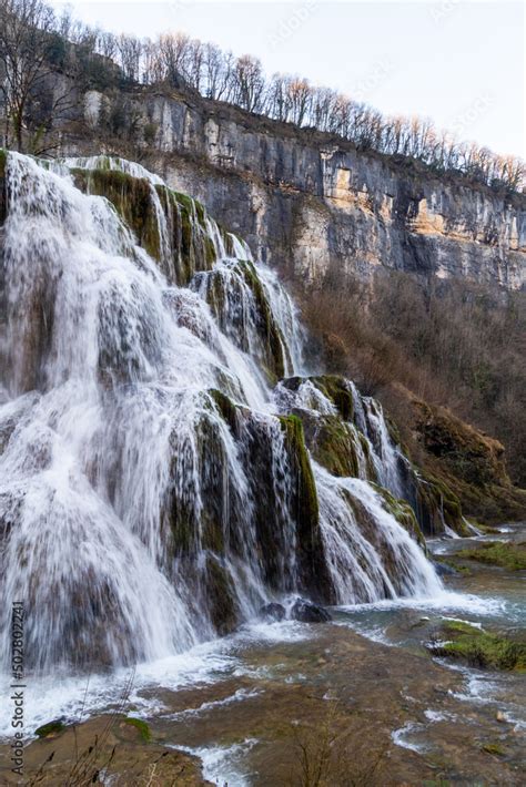 Les Cascades Des Tufs Au Fond De La Recul E De Baume Les Messieurs