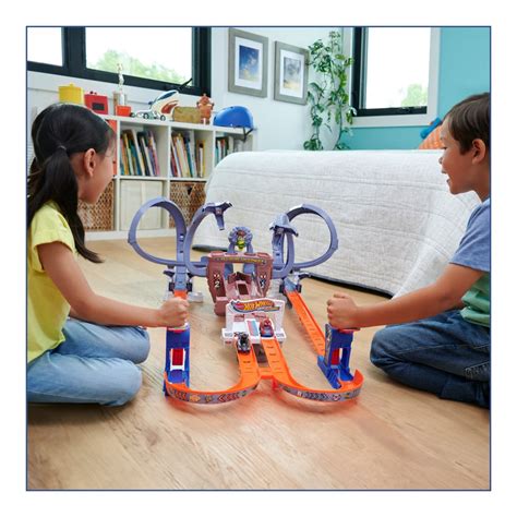 Ripley PISTA HOT WHEELS HVH37 JUGUETE RACERVERSE LANZAMIENTO SPIDER MAN