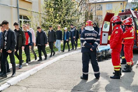 Agenda Pompierului Elevi și profesori evacuați dintr un liceu din