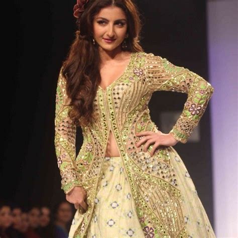 Soha Ali Khan at Lakme Fashion Week Winter Festive 2013 Day 2 ...