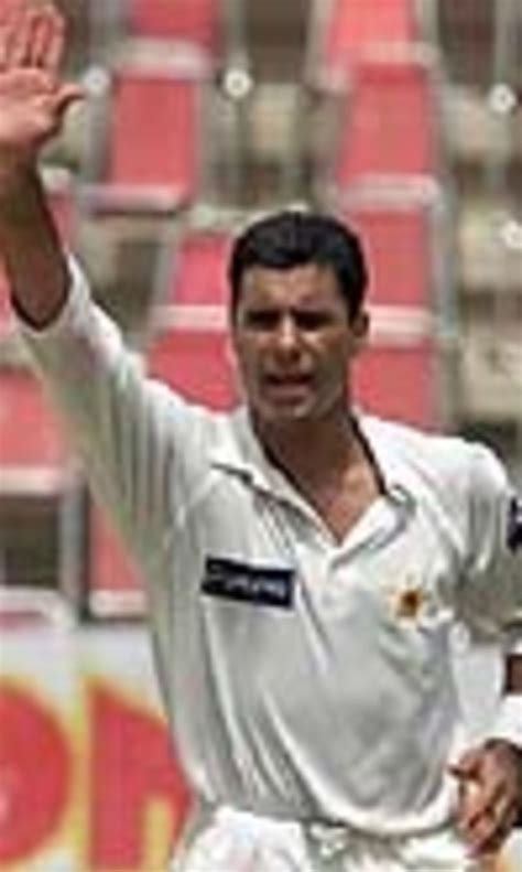 Waqar Younis bowling thumbnail 2002 | ESPNcricinfo.com