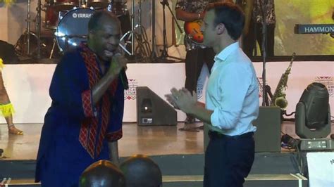 Macron Nigeria visit: French president parties in Fela Kuti's Shrine | CNN