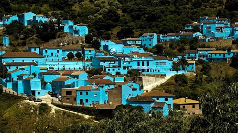 J Zcar El Pueblo Pitufo Quiere Ser Algo M S Que Una Aldea Azul