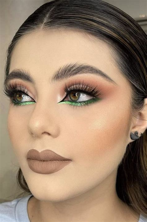 Pin Di Breyda Reyes Su Maquillaje Trucco Eyeliner Idee Per Il Trucco