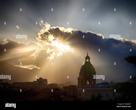 Sunrise Behind Cathedral Hi Res Stock Photography And Images Alamy