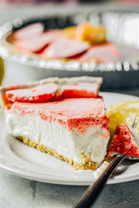 Frozen Strawberry Lemonade Pie Recipe The Cookie Rookie