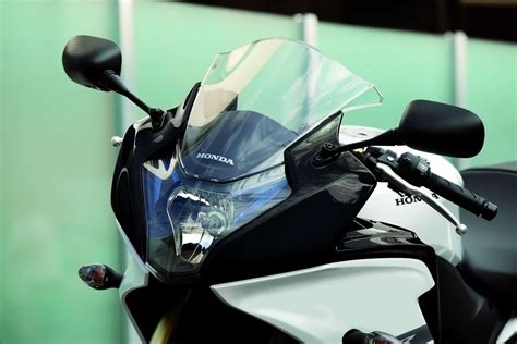 Motorrad Vergleich Yamaha Yzf R Vs Honda Cbr F