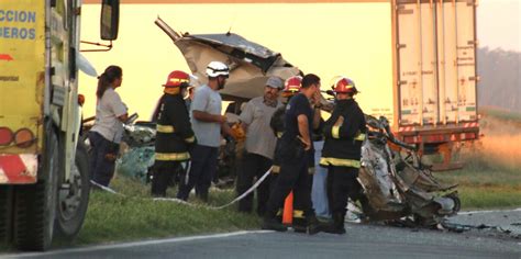 Dos mujeres murieron en un choque frontal entre un auto y un camión