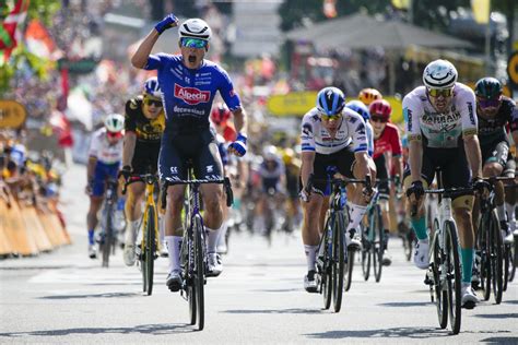 Tour De France Jasper Philipsen Simpose Au Sprint Sur La