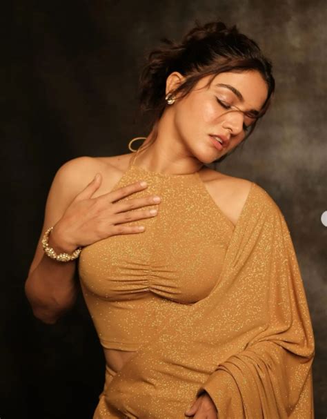 Wamiqa Gabbi Hot Photos Her Sexy Video In Movie Khufiya Is Amazing Watchstory
