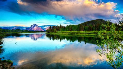 Fondos de pantalla lago montañas Nubes Superficie lisa reflexión