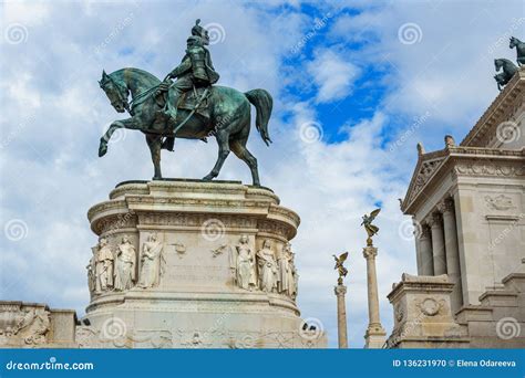 Statua Di Vittorio Emanuele Ii Al Monumento O A Vittoriano Di Vittorio