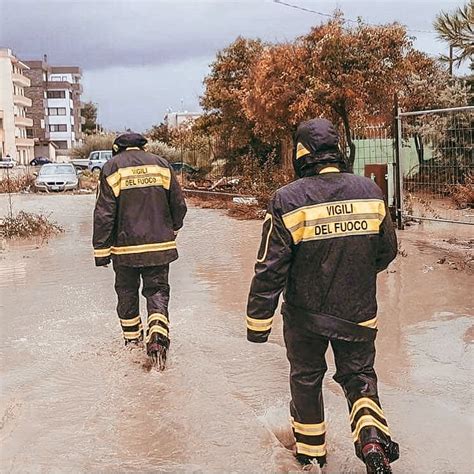 Maltempo Calabria Alluvione A Crotone Timori Per L Innalzamento Del