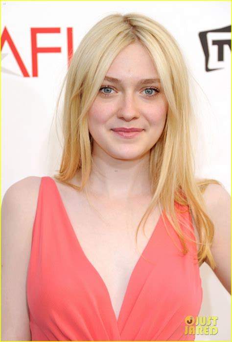 Dakota Fanning Afi Awards With Julia Roberts Photo 2672015 Dakota