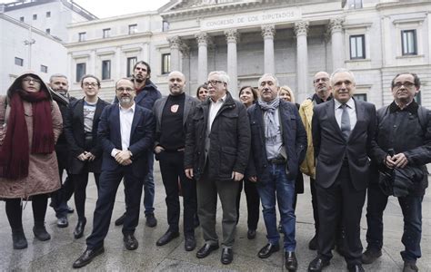 La Ley para crear una renta mínima en el aire tras el fiasco del PSOE