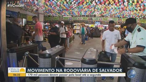 Movimento de saída de Salvador é intenso no terminal rodoviário nesta