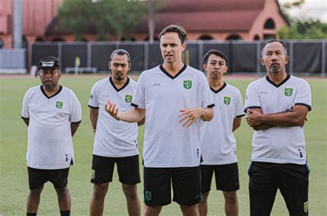 Hadapi Arema Fc Paul Munster Pastikan Persebaya Surabaya Siap Tempur