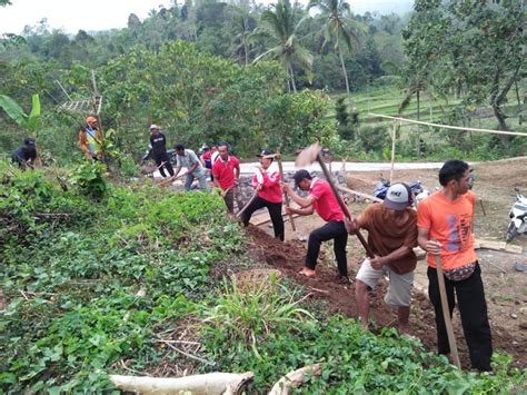 Gotong Royong Sebagai Media Persatuan Dan Kebersamaan Website Desa Sepang