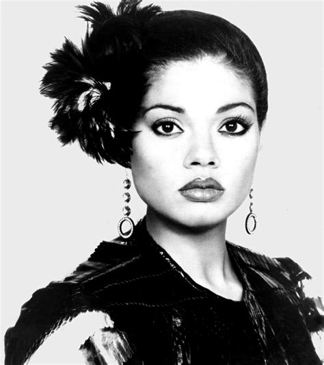 Angela Bofill Randb Hitmaker With A Silky Voice Dies At 70 The New