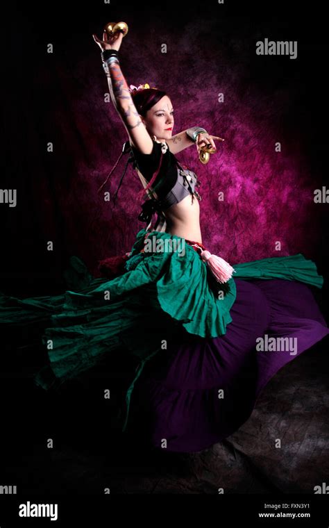 Bellydance Belly Dancer Dance Hi Res Stock Photography And Images Alamy