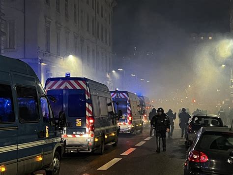 Violences De Lextrême Droite à Lyon Le Maire Accuse La Police Et L