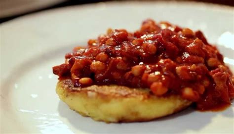 Resep Baked Beans With Potato Cakes