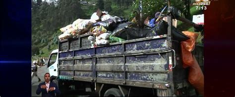 Encuentra un cadáver dentro de un contenedor de basura en Quito Vídeo