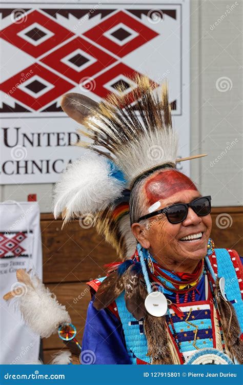 Smiling Old Sioux at the Pow Wow Editorial Photo - Image of college, costumes: 127915801