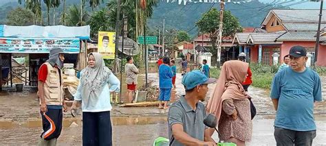 Anggota Dprd Pasaman Eka Hariani Sandra Tinjau Lokasi Dan Korban