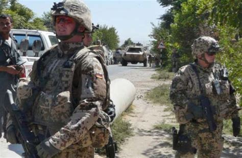 Bei Kundus Zwei Bundeswehrsoldaten Verletzt Politik