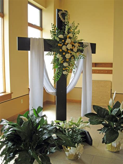 Pin by Mirza on Ideas For Liturgical Environment | Easter decorations christian, Church easter ...