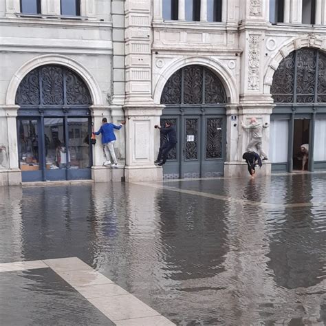 Maltempo Trieste Di Nuovo Sott Acqua Pesanti Allagamenti Dopo