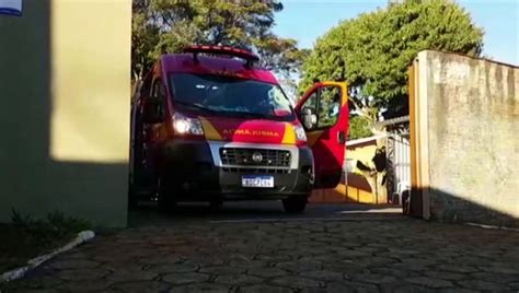 Homem Socorrido Ap S Sofrer Queda No Bairro Santa Felicidade V Deo